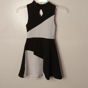 Lilt Juniors Size 7/8 Black/White Fit and Flare dress. Party, Events,Abstract.